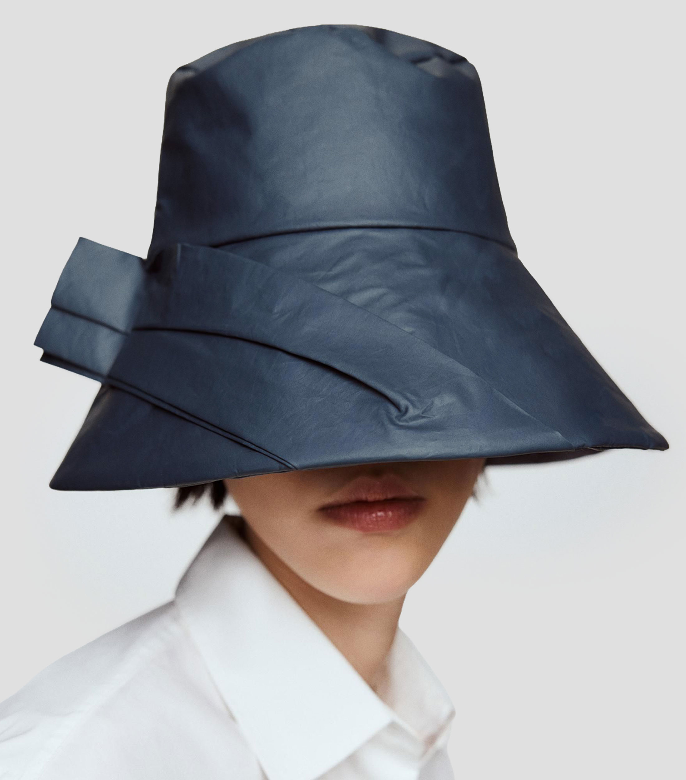 Gorro bucket con pliegues liso Mujer